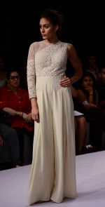 Model walk the ramp for Ridhi Mehra Show at Lakme Fashion Week 2015 Day 5 on 22nd March 2015 (60)_55100990bbc9d.JPG