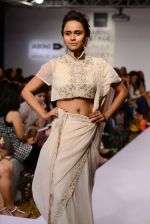 Model walk the ramp for Ridhi Mehra Show at Lakme Fashion Week 2015 Day 5 on 22nd March 2015 (73)_551009a51ae51.JPG