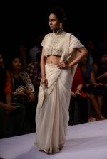 Model walk the ramp for Ridhi Mehra Show at Lakme Fashion Week 2015 Day 5 on 22nd March 2015 (85)_551009b8a55e9.JPG