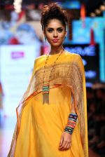 Model walk the ramp for Tarun Tahiliani Show at Lakme Fashion Week 2015 Day 5 on 22nd March 2015 (141)_550fde860282d.JPG