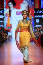 Model walk the ramp for Tarun Tahiliani Show at Lakme Fashion Week 2015 Day 5 on 22nd March 2015 (155)_550fdea186ae6.JPG