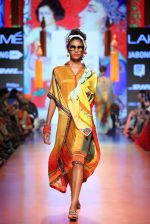 Model walk the ramp for Tarun Tahiliani Show at Lakme Fashion Week 2015 Day 5 on 22nd March 2015 (164)_550fdeb4e14a4.JPG