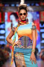 Model walk the ramp for Tarun Tahiliani Show at Lakme Fashion Week 2015 Day 5 on 22nd March 2015 (175)_550fdec3f0d50.JPG