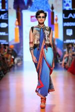 Model walk the ramp for Tarun Tahiliani Show at Lakme Fashion Week 2015 Day 5 on 22nd March 2015 (203)_550fdf11e321a.JPG