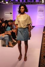 Model walk the ramp for Vernadah Show at Lakme Fashion Week 2015 Day 5 on 22nd March 2015 (26)_550ff5c7ef467.jpg