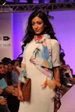 Model walk the ramp for Vernadah Show at Lakme Fashion Week 2015 Day 5 on 22nd March 2015 (35)_550ff5d33c7d1.jpg