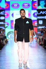Model walk the ramp for Wendell Rodricks Show at Lakme Fashion Week 2015 Day 5 on 22nd March 2015 (171)_550fde5c868a9.JPG