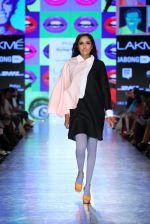 Model walk the ramp for Wendell Rodricks Show at Lakme Fashion Week 2015 Day 5 on 22nd March 2015 (172)_550fde5de5f22.JPG