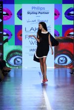 Model walk the ramp for Wendell Rodricks Show at Lakme Fashion Week 2015 Day 5 on 22nd March 2015 (193)_550fde8b272d3.JPG