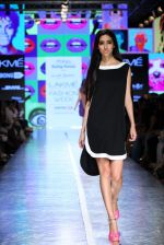 Model walk the ramp for Wendell Rodricks Show at Lakme Fashion Week 2015 Day 5 on 22nd March 2015 (197)_550fde9249867.JPG