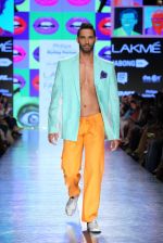 Model walk the ramp for Wendell Rodricks Show at Lakme Fashion Week 2015 Day 5 on 22nd March 2015 (212)_550fdeace48b4.JPG