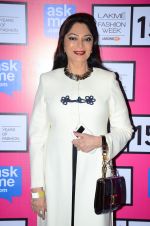 Simi Garewal at Anamika Khanna Grand Finale Show at Lakme Fashion Week 2015 Day 5 on 22nd March 2015(254)_550fe659c34e3.JPG