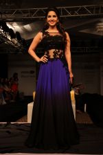 Sunny Leone at RRISO Show at Lakme Fashion Week 2015 Day 5 on 22nd March 2015 (21)_5510082cc0942.JPG