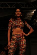Urvashi Rautela at RRISO Show at Lakme Fashion Week 2015 Day 5 on 22nd March 2015 (61)_551008966ea9f.JPG