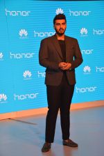  Arjun Kapoor launch honour 6 plus and honor  4X smartphone at tajplace in new delhi on 24th March 2015 (10)_551279f94fab3.jpg