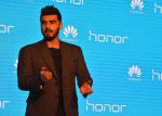  Arjun Kapoor launch honour 6 plus and honor  4X smartphone at tajplace in new delhi on 24th March 2015 (4)_551279e7079cb.jpg