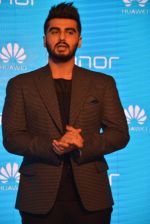  Arjun Kapoor launch honour 6 plus and honor  4X smartphone at tajplace in new delhi on 24th March 2015 (8)_55127a047dae7.jpg