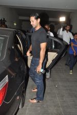 Dino Morea snapped at Lightbox on 24th March 2015 (4)_55125b8824409.JPG