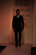 Dino Morea walk the ramp for Sahil Aneja at Lakme Fashion Show 2015 on 20th March 2015 (114)_551258a282221.JPG