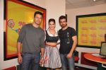 Rajneesh Duggal, Sunny Leone & Jay Bhanushali at Radio Mirchi Mumbai for promotion of Ek Paheli Leela (8)_551276a7a2e11.JPG