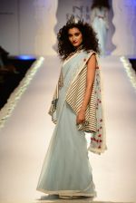 Model walk the ramp for Anju Modi on day 1 of Amazon India Fashion Week on 25th March 2015 (37)_5513ca3b61c19.JPG
