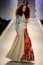 Model walk the ramp for Anju Modi on day 1 of Amazon India Fashion Week on 25th March 2015 (79)_5513cbb3d1f92.JPG