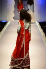 Model walk the ramp for Anju Modi on day 1 of Amazon India Fashion Week on 25th March 2015 (88)_5513cbcdac687.JPG