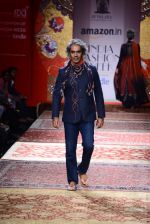 Model walk the ramp for JJ Valaya on day 1 of Amazon India Fashion Week on 25th March 2015 (271)_5513d095a0119.JPG
