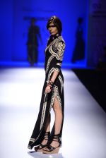 Model walk the ramp for Malini Ramani on day 2 of Amazon India Fashion Week on 26th March 2015 (263)_55152dd5311cf.JPG