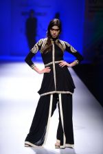 Model walk the ramp for Malini Ramani on day 2 of Amazon India Fashion Week on 26th March 2015 (267)_55152dde3f387.JPG