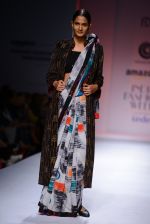 Model walk the ramp for Sonam Dubal on day 4 of Amazon India Fashion Week on 28th March 2015 (141)_5517e596d5f4a.JPG