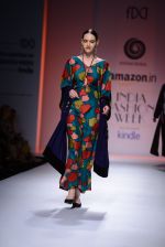 Model walk the ramp for Sonam Dubal on day 4 of Amazon India Fashion Week on 28th March 2015 (143)_5517e5a0669c2.JPG