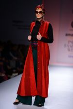 Model walk the ramp for Sonam Dubal on day 4 of Amazon India Fashion Week on 28th March 2015 (88)_5517e488e5d78.JPG