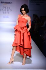 Sonal Chauhan walk the ramp for Nikhita on day 4 of Amazon India Fashion Week on 28th March 2015 (22)_5517e4063a374.JPG