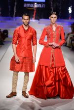 Model walk the ramp for Amazon India Fashion Week Grand Finale on 29th March 2015 (39)_5518f363038c0.JPG