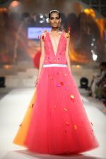Model walk the ramp for Amazon India Fashion Week Grand Finale on 29th March 2015(202)_5518f46060801.JPG