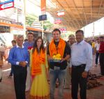 Mahaakshay Chakraborty, Evelyn Sharma Seeks Bappa_s Blessings for Ishqedarriyaan in Siddhivinayak temple, Mumbai on 31st March 2015 (25)_551b93be95481.png