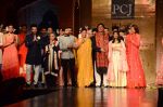 Jaya Bachchan, Anil Kapoor, Farhan Akhtar, Shabana Azmi, Shatrughan Sinha, Sonakshi Sinha at Manish Malhotra presents Mijwan-The Legacy in Grand Hyatt, Mumbai on 4th April 2015 (210)_552128dc923fe.JPG