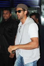 Hrittik Roshan arrived at Kolkata Airport for IPL on 6th April 2015 (2)_55239a4d8b079.jpg