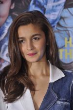 Alia Bhatt launched the first edition of Miss Vogue magazine in Palladium Hotel on 13th April 2015 (10)_552ce96f91738.JPG