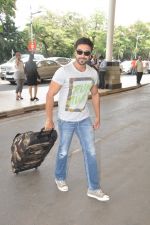 Aashish Chaudhary depart to Goa for Planet Hollywood Launch in Mumbai Airport on 14th April 2015 (25)_552e4d48a4886.JPG