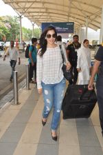 Sophie Chaudhary depart to Goa for Planet Hollywood Launch in Mumbai Airport on 14th April 2015 (106)_552e4ed1e1a8a.JPG