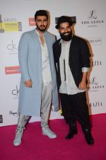 Arjun Kapoor at Grazia young fashion awards red carpet in Leela Hotel on 15th April 2015 (2412)_552ff6fd773c1.JPG