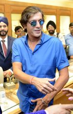 Chunky Pandey at the launch of  Sunar jewellery shop Karol Bagh in New Delhi on 22nd April 2015 (21)_5537b43334061.jpg
