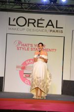 Sonam Kapoor with l_oreal Paris unveil Matte or Gloss as the beauty trend for Cannes 2015 on 25th april 2015 (30)_553c90a75dcc1.JPG