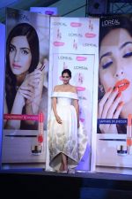 Sonam Kapoor with l_oreal Paris unveil Matte or Gloss as the beauty trend for Cannes 2015 on 25th april 2015 (39)_553c90b378457.JPG