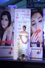 Sonam Kapoor with l_oreal Paris unveil Matte or Gloss as the beauty trend for Cannes 2015 on 25th april 2015 (56)_553c92ffa7064.JPG