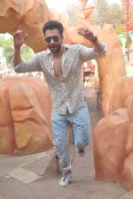 Jackky Bhagnani at Welcome to Karachi promotions in Water Kingdom on 26th April 2015 (119)_553de04a985c3.JPG