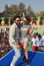Jackky Bhagnani, Lauren Gottlieb at Welcome to Karachi promotions in Water Kingdom on 26th April 2015 (101)_553de0696936e.JPG