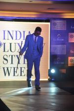 Akshay Kumar at India Luxury week meet in Bandra, Mumbai on 28th April 2015 (108)_5540856bed237.JPG